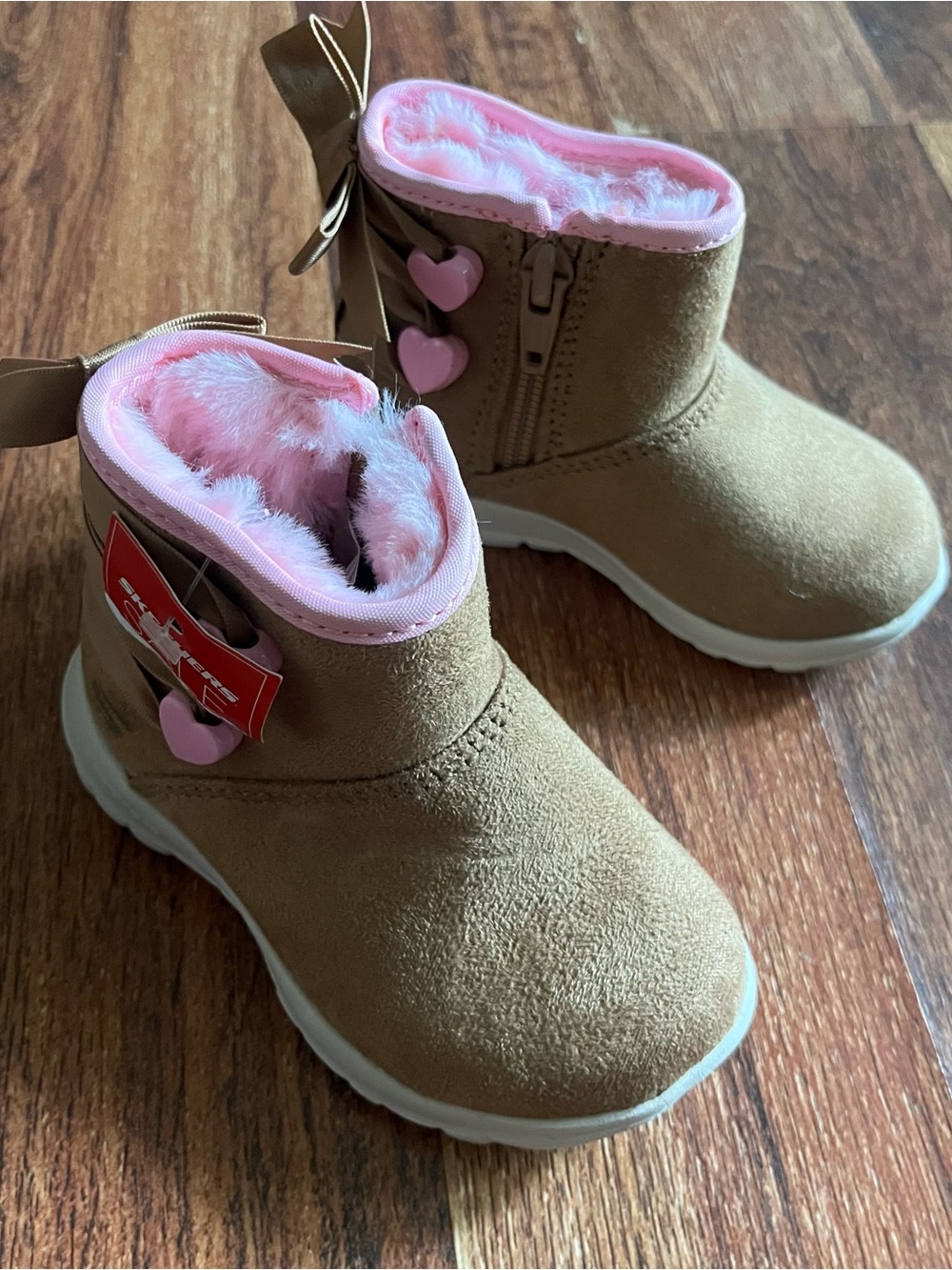 Toddler Girl Skechers Tan Boot with Pink Faux-Fur Lining and Heart Charms size 5